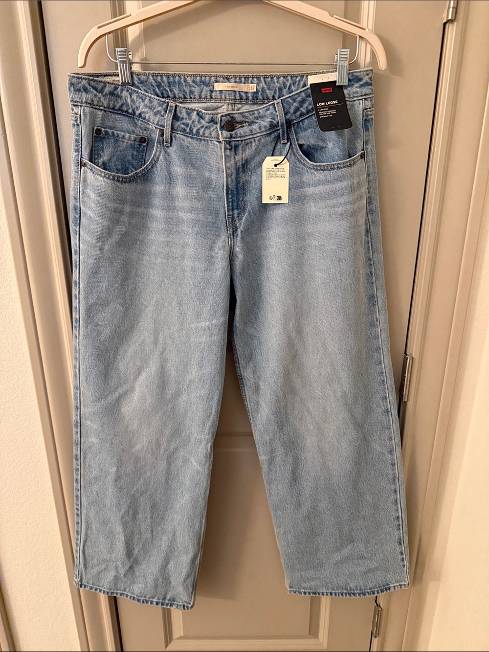 NWT Levi's Light Wash Relaxed Low Loose Denim